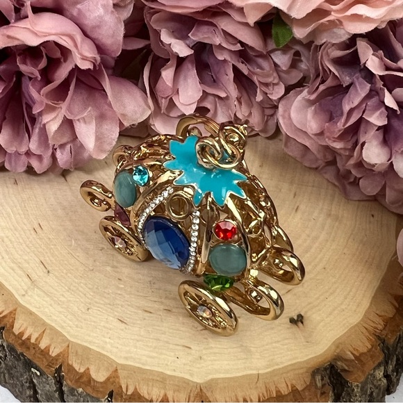 Cinderella’s Royal Blue and Gold Crystal Carriage Keychain Charm - Picture 6 of 15